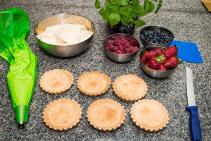 Mini tarta z owocami.