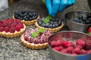 Mini tarta z owocami.