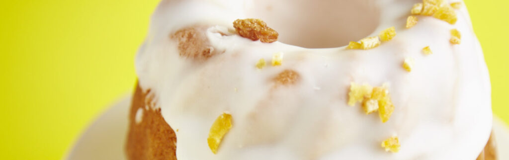 Migdałowo-cytrynowa baba Wielkanocna.