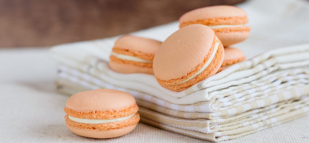 Makaroniki z kremem z białą czekoladą