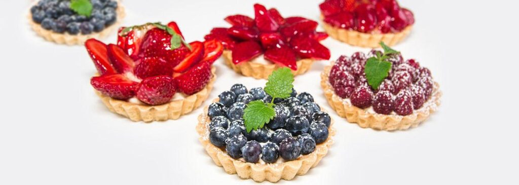 Mini tarta z owocami.